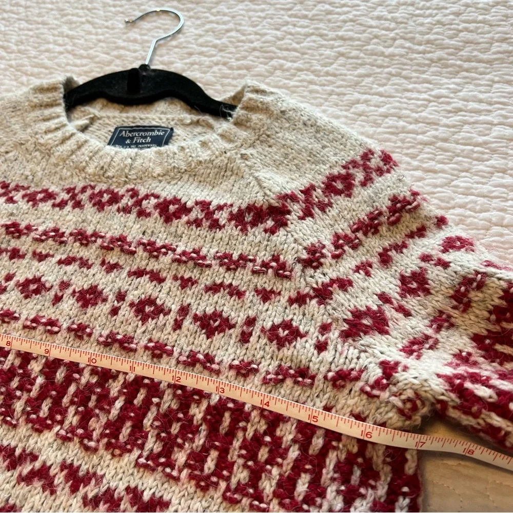 ✨ Abercrombie & Fitch Women’s Gray Red Nordic Sweater Small - Picture 8 of 9